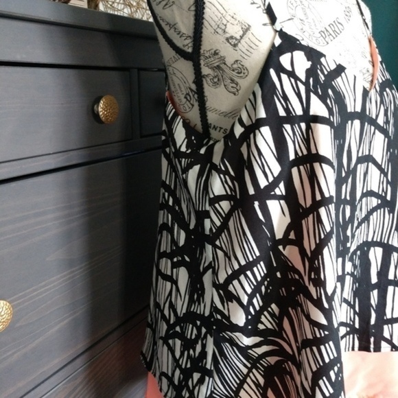 Collective Concepts Two Layer Top. - Picture 6 of 8